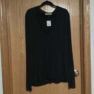 Free People v neck black long sleeve t shirt        size XL